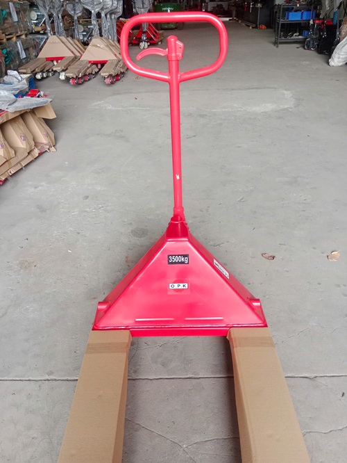 Hiện tại dòng xe nâng kéo pallet 3500kg rất được ưa chuộng