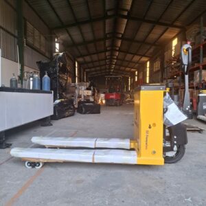 Khung xe được chế tạo chắc chắn, chịu tải cao, thích hợp cho công trình xây dựng, nhà máy vật liệu và kho bãi ngoài trời.